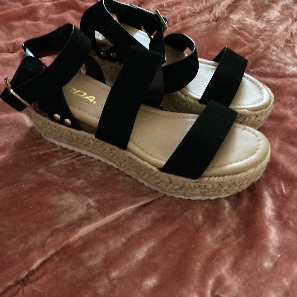 Soda black platform sandals